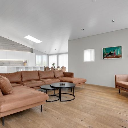 Luxury Villa With River View Laugaras Екстериор снимка