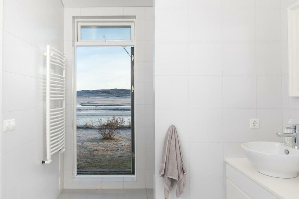 Luxury Villa With River View Laugaras Екстериор снимка